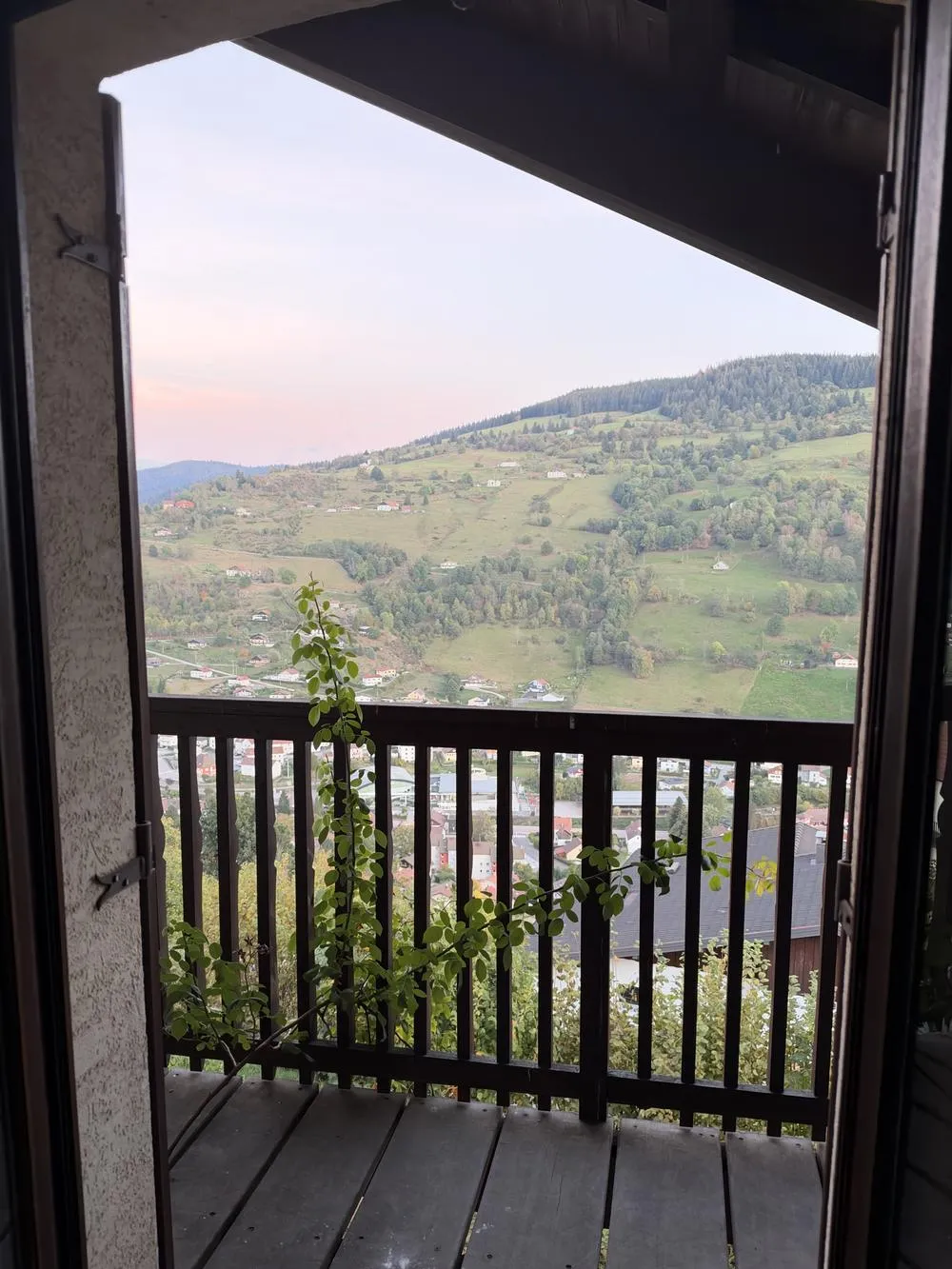 La vallée vue depuis le balcon de l'étage